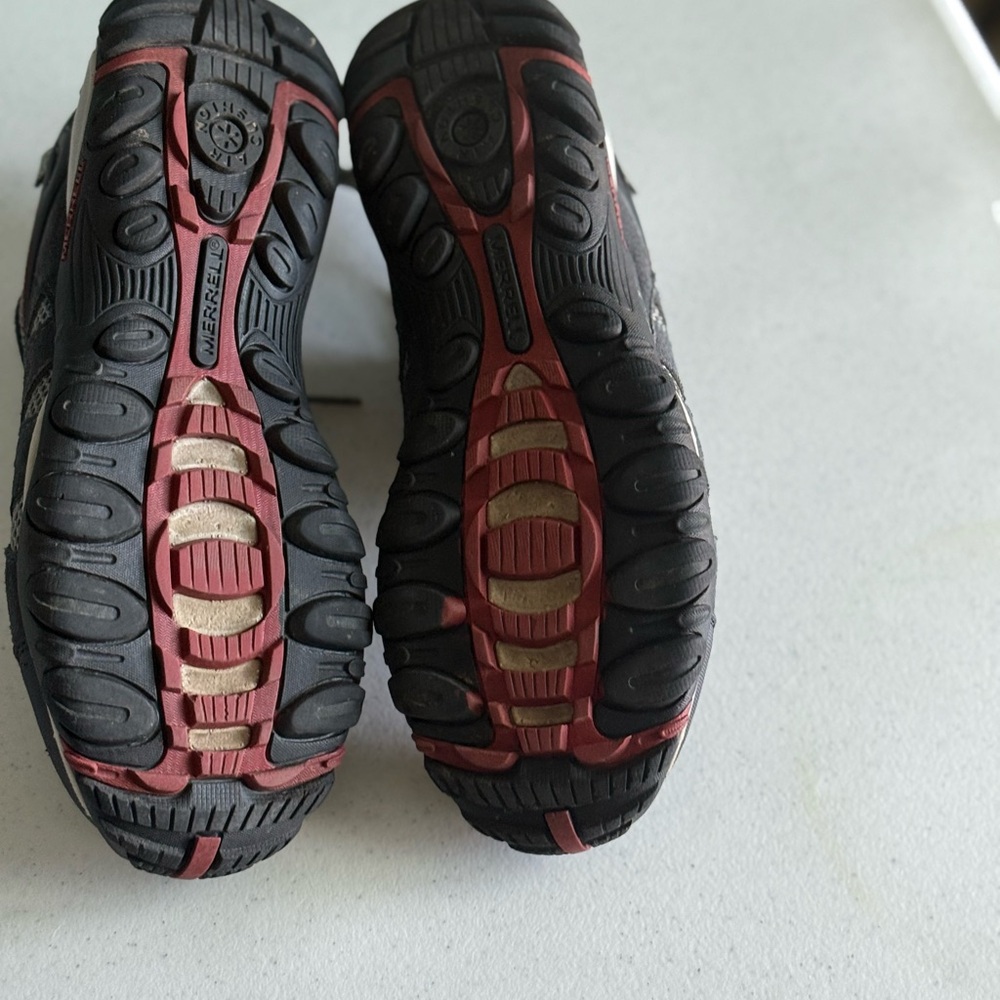 Merrell Men’s Size 8 Waterproof Hiking Shoe
**Host Pick** - Picture 7 of 8